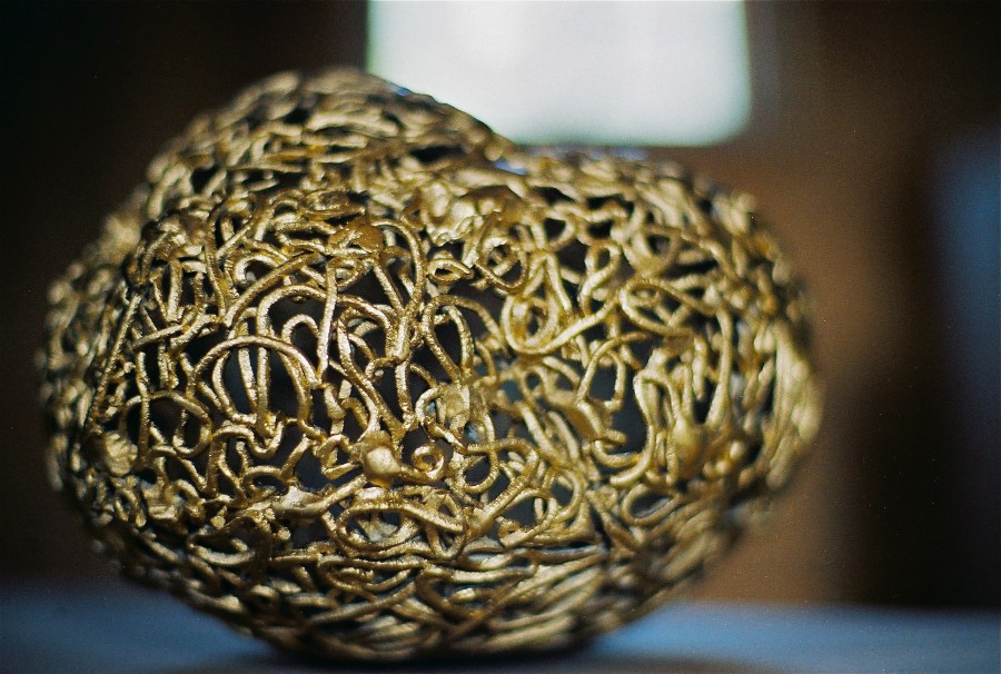 Steinzeug mit Goldspray 30cm